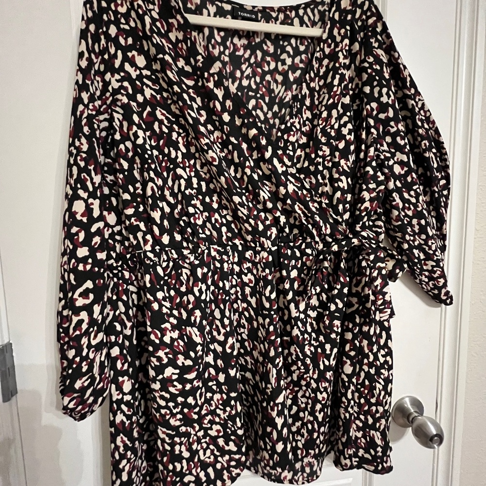 Torrid leopard print long sleeve blouse